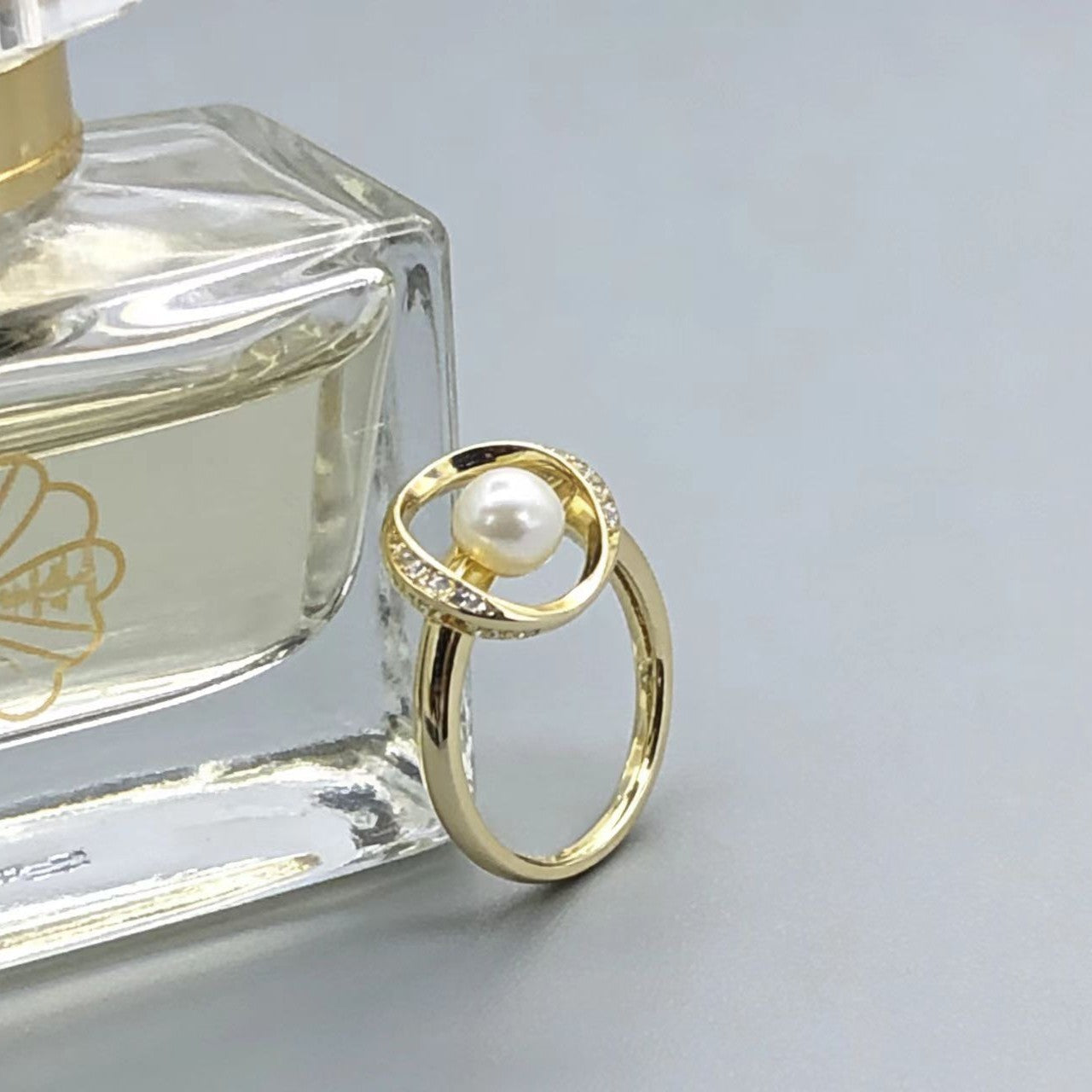 French-style Vintage Light-luxury Ring With A Delicate Openwork Design